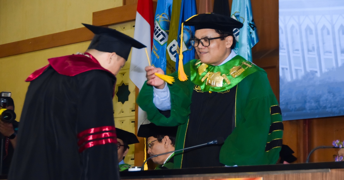 Pelaksanaan Wisuda ke-133 UIN Syarif Hidayatullah Jakarta dengan tema "Memperkuat Generasi Tangguh untuk Masa Depan Indonesia"