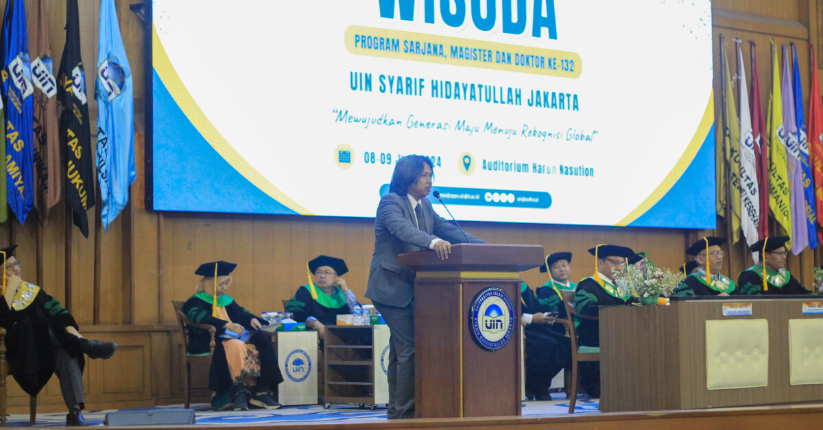 Ikaluin pada Wisuda ke-132: Dr. Phil. Syafiq Hasyim Ajak Wisudawan Terus Berusaha Dalami Keahlian